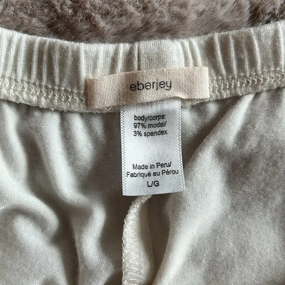 Women's Ivory Short-Sleeve Pajama Set with Contrast Piping - Picture 3 of 3